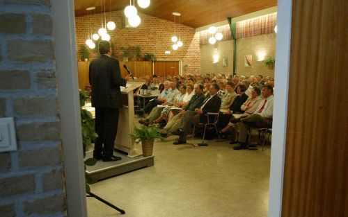 WOUDENBERG â€“ De Gereformeerde Zendingsbond hield woensdagavond in Woudenberg zijn algemene jaarvergadering. Drs. Jan Ouwehand voerde in zijn lezing een hartstochtelijk pleidooi voor meer aandacht voor de aids problematiek waarmee Afrika te kampen heeft.