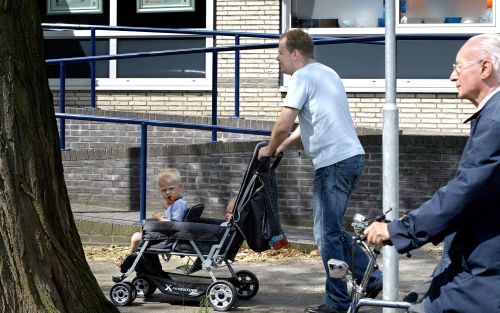 „Het vaderschap verandert onder druk van de maatschappelijke ontwikkelingen. In orthodox protestantse kring heerst echter een manvriendelijk klimaat, dat vele mannen in staat stelt om hun mannelijkheid te verbinden aan hun geloof en gezinsleven.” Foto RD,