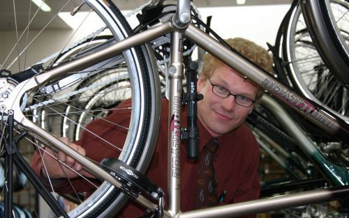 Directeur eigenaar Jacob Pot van fietsenfabriek Multicycle in Ulft houdt wel van vernieuwingen. Door middel van tal van opties â€“„net zoals dat bij een auto gebeurt”â€“ is een Multicycle model zo duur te maken als de klant maar wil. Foto RD