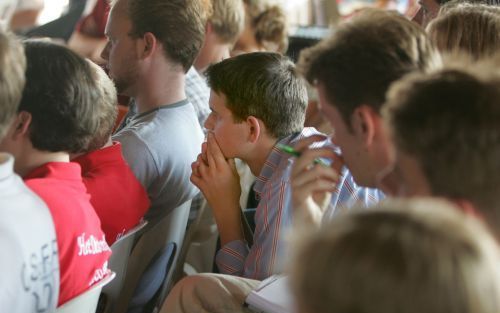 DOORWERTH â€“ De christelijke studentenvereniging CSFR houdt deze week haar jaarlijkse zomerconferentie, in het Gelderse Doorwerth. Thema is ”Het duister belicht; over God, mens en het kwaad”. Dinsdag hield de Utrechtse godsdienstfilosoof dr. Marcel Sarot