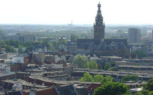 NIJMEGEN â€“ Stadsgezicht over Nijmegen vanaf de donjon. De donjon was 600 jaar lang de toren van de Valkhofburcht, vroeger een belangrijk herkenningspunt van de stad. Een replica van de toren werd begin deze maand in gebruik genomen en is een van de bela