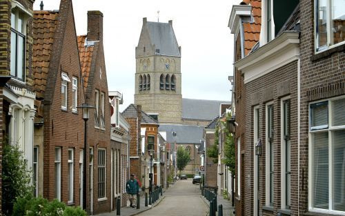 BOLSWARD â€“ Zicht op de Martinikerk. Het bedehuis staat op een terp die al voor het begin van onze jaartelling zou zijn bewoond. Foto’s RD, Henk Visscher