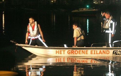 APPELTERN â€“ Brandweerlieden speuren het waterrecreatiegebied de Gouden Ham in Appeltern bij Nijmegen af op zoek naar een 13-jarig meisje dat wordt vermist. Vrijdag zette de politie twee duikteams, een patrouilleboot en een helikopter in. De kans dat het