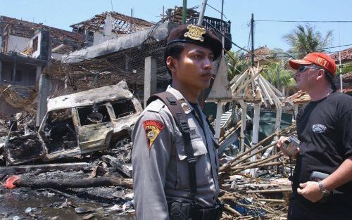 „Al Qaida wil meer dan alleen het Westen uit Irak wegjagen. Waarom valt het terreurnetwerk anders IndonesiÃ« â€“een discotheek op Bali in 2002â€“ aan?” Foto EPA