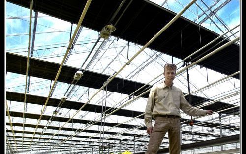 NAALDWIJK â€“ Wouter Duijvesteijn: Natuurlijk is een kas Ã©Ã©n grote zonnecollector, maar de grote volumes en goede beluchtingmogelijkheden zorgen ervoor dat de temperatuur niet al te snel oploopt. ” Foto RD, Henk Visscher