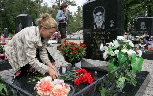 SINT PETERSBURG â€“ Op diverse plaatsen in Rusland is vrijdag de ramp met de atoomonderzeeboot Koersk herdacht. Vijf jaar geleden kwamen daarbij 118 marinemensen om het leven. De gebeurtenis hield de wereld in spanning, omdat dagenlang leek dat de opvaren