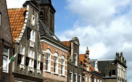 MONNICKENDAM â€“ Verschillende soorten gevels in de binnenstad. Monnickendam kreeg 650 jaar geleden stadsrechten. Foto RD, Henk Visscher