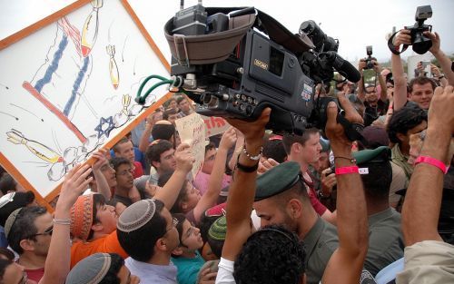 JERUZALEM â€“ De media volgen de gebeurtenissen in de Gazastrook op de voet. Foto Alfred Muller