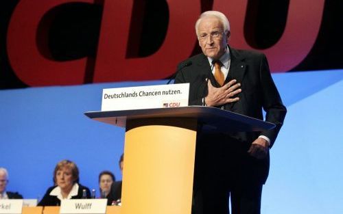 De Beierse premier Edmund Stoiber strijkt met zijn uitspraken de Oost Duitsers tegen de haren in. Foto EPA