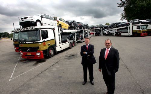 NOORDHORN â€“ Jan en Siebe Koopman (r.), de derde generatie. Koopman Transport behoorde de afgelopen jaren tot de snelst groeiende ondernemingen in West Europa. De grootste auto transporteur van Nederland vervoert jaarlijks 600.000 auto’s. Foto RD, Sjaak 