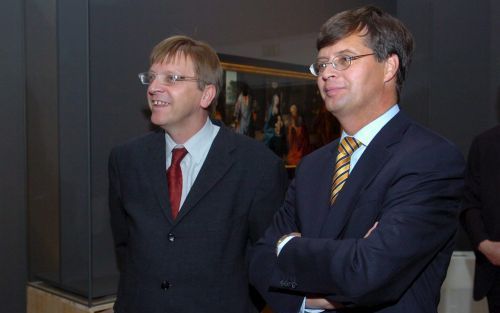 BRUSSEL - Minister Verhofstadt van BelgiÃ« en premier Balkenende tijdens de ontmoeting tussen het Nederlandse en Belgische kabinet. Foto EPA