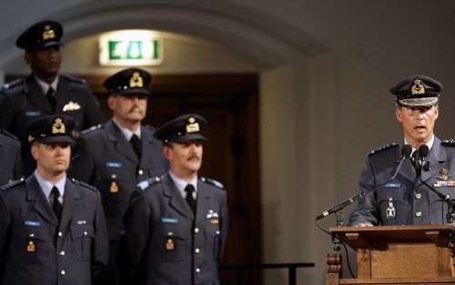 DEN HAAG - Generaal Dick Berlijn, chef-defensiestaf spreekt maandag in de Ridderzaal in Den Haag ter gelegeheid van de bevelsoverdracht. De scheidende bevelhebbers vice-admiraal R.A.A. Klaver (Marine), luitenant-generaal M.L.M Urlings (Landmacht) en luite