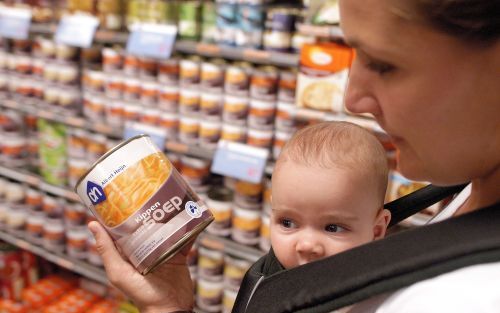 RIJSWIJK â€“ Met de komst van een gezondheidslogo in de vorm van een klavertjevier maakt supermarktconcern Albert Heijn de keuze voor gezonde voeding makkelijker. Voorlopig blijft het initiatief beperkt tot de eigen merken. Foto AH