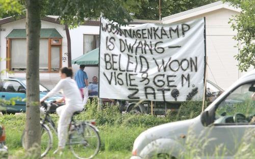 RIDDERKERK â€“ Het woonwagenkamp aan de Westmolendijk in Ridderkerk. Het kamp gaat flink op de schop. De bewoners protesteren hevig. Foto Rob Kamminga