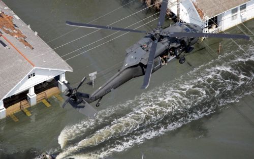 „Amerikanen hebben leren leven met gevaarlijk weer: het komt, je zet je schrap en je ziet wel wat de gevolgen zijn.” Foto EPA