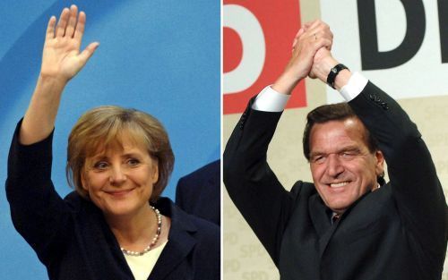 BERLIJN - Angela Merkel en Gerhard SchrÃ¶der na de uitslag van de verkiezingen.