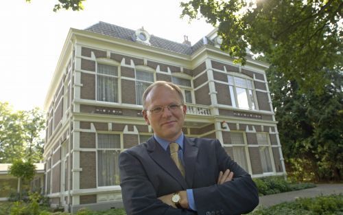 APELDOORN â€“ Het Instituut voor Reformatieonderzoek is gevestigd in het gebouw van de Theologische Universiteit van de Christelijke Gereformeerde Kerken in Apeldoorn. Directeur is prof. dr. H. Selderhuis. Foto Maarten Sprangh