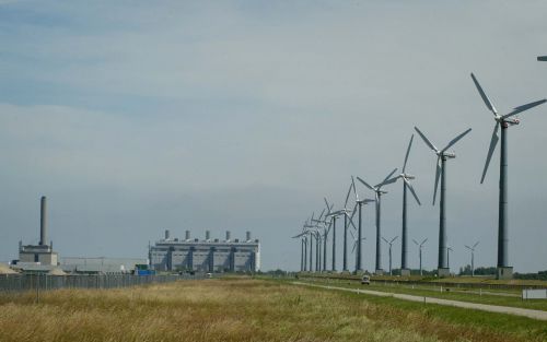 „Gezien de ontwikkeling van de prijzen van olie en CO2 emissie is er alle reden om de ontwikkeling van windenergie op de Noordzee met kracht ter hand te nemen.” Foto ANP