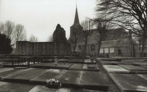 HILLEGERSBERG - De Vereniging voor Kerkrentmeesterlijk Beheer in de Protestantse Kerk in Nederland (VKB) houdt woensdagavond de eerste van een drietal voorlichtingsavonden voor beheerders van kerkelijke begraafplaatsen. Foto: De Hillegondakerk in Hilleger