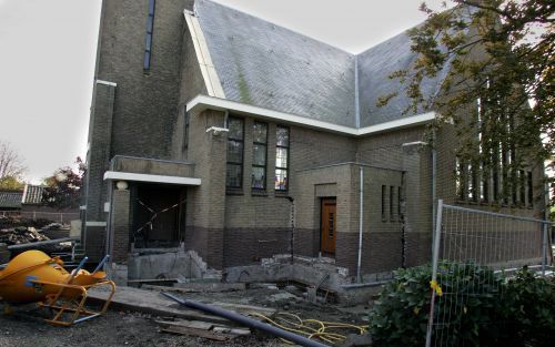 VINKEVEEN â€“ Nadat de toren van het kerkgebouw van de hervormde gemeente van Vinkeveen was verzakt, is onder het hele gebouw een nieuwe fundering aangebracht. Foto RD, Anton Dommerholt