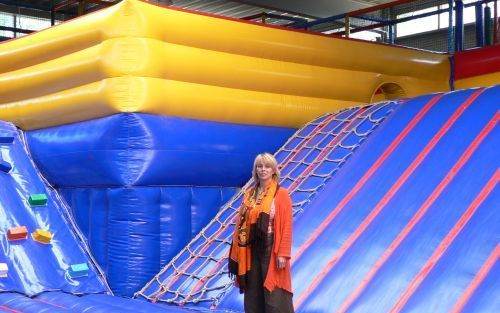 LELYSTAD â€“ Bal-lorig neemt in het brede aanbod van recreatieondernemingen een aparte plek in, zegt directeur Liesbeth Weinans. „Wij zijn geen attractiepark met achtbanen en ook geen kermis met allerlei luidruchtige toeters en bellen. Wij bieden luchtkus