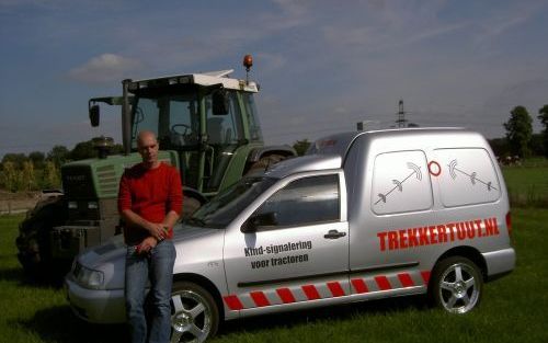 LUNTEREN â€“ Nagenoeg alle media stortten zich de afgelopen weken op de vinding van Martin Viets: Trekkertuut. Dat is een alarmeringssysteem dat tractorbestuurders waarschuwt wanneer er kinderen in de buurt zijn. Foto RD