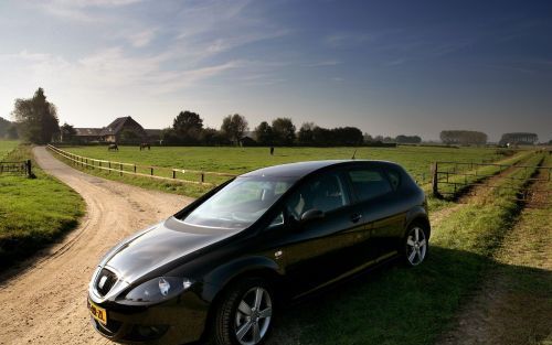 De Seat Leon 2.0 FSI Sport‑up is enorm stabiel en laat zich op een snel gereden bochtig traject niet van de wijs brengen. Foto’s RD, Sjaak Verboom