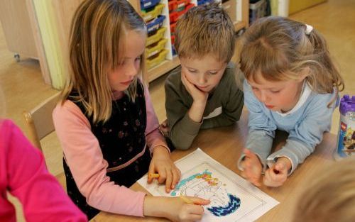 DORDRECHT â€“ Met gemengde gevoelens is gereageerd op het kabinetsplan om scholen te verplichten tot kinderopvang. Het reformatorisch onderwijs ziet zich geconfronteerd met een ongewenste taakuitbreiding. Foto RD, Anton Dommerholt