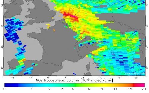 DE BILT â€“ De luchtvervuiling boven grote delen van Europa, zoals Frankrijk, kwam dinsdag door de bewolking niet in beeld. Boven de Randstad is de stikstofdioxideconcentratie echter duidelijk hoog. Bron: www.knmi.nl