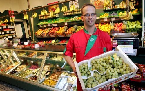 ALKMAAR â€“ Groenteman Pierre van den Bosch: „Je moet altijd weer meegaan met de wensen van de klant.” Foto’s RD, Anton Dommerholt