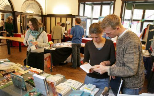 ZEIST â€“ De Christelijke Hogeschool en Toerustingscentrum De Wittenberg organiseerde dinsdag voor de vijfde maal een evangelisatiebeurs. Vijftien op evangelisatie gerichte organisaties waren met een stand aanwezig. „Wij zijn Gods medewerkers, wij moeten 