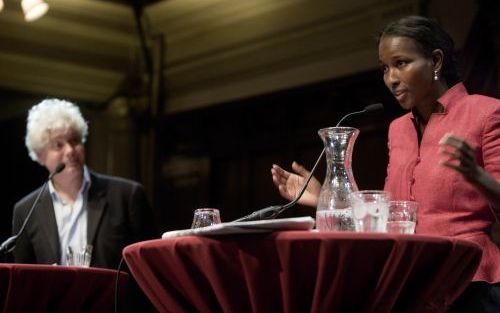 AMSTERDAM â€“ VVD Kamerlid Hirsi Ali discussierde gisteravond tijdens een debatbijeenkomst met publicist Paul Scheffer over de bedreiging van de westerse beschaving. Foto ANP