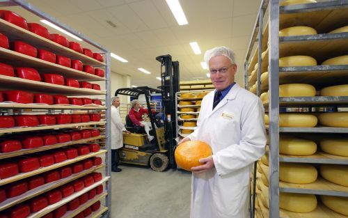 ROUVEEN â€“ De coÃ¶peratie Rouveen Kaasspecialiteiten bestaat vandaag 100 jaar. Als enige zuivelfabriek in Nederland haalt CZ Rouveen op zondag geen melk op. De fabriek is de belangrijkste aanbieder van EKO kaas in Nederland en Duitsland. Directeur Ben We