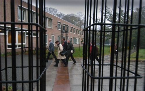 DOORN â€“ De Gereformeerde Bond hield dinsdag in Hydepark in Doorn een studiedag over de eredienst. Ds. W. J. Dekker: „Ten aanzien van veranderingen in de eredienst moeten we een keer van ophouden weten. De eredienst is geen spelletje, maar zuivere ernst.