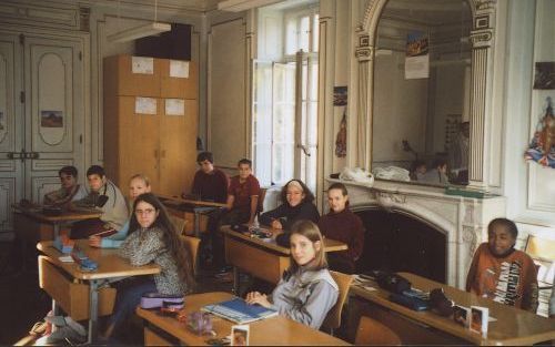 GUEBWILLER â€“ Leerlingen van het CollÃ¨ge Daniel in het Franse Guebwiller. De meeste Franse protestantse scholen hebben moeite om voldoende leerlingen te trekken en het hoofd boven water te houden. Geen van de protestantse scholen krijgt subsidie. Foto R