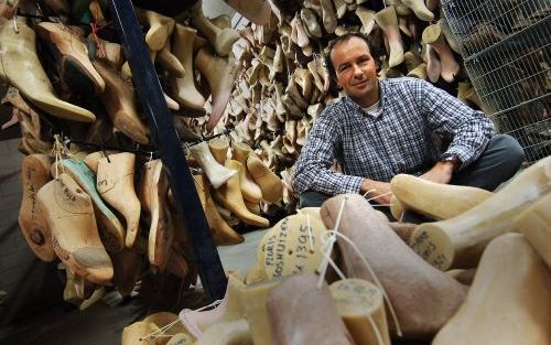 GROENEKAN - De vierde generatie George In der Maur streek in 2001 met de gelijknamige firma vanuit de Utrechtse binnenstad neer in Groenekan. Het bedrijf in orthopedische schoentech niek heeft 55 mensen in dienst. In samenwerking met ziekenhuizen en reval