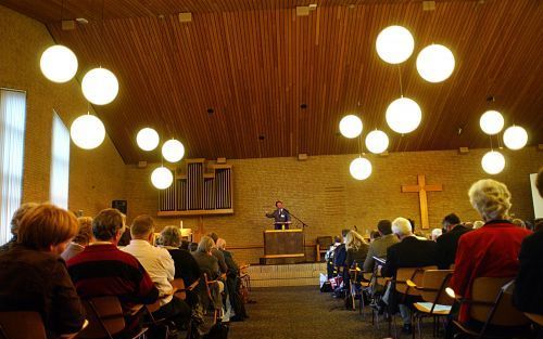 EDE â€“ In Ede had donderdag het congres ”Tussen verlangen en verlegenheid â€“ Werken met de gaven van de Geest in de christelijke gemeente” plaats. Het middagprogramma bevatte een viertal lezingen en een forumbespreking. Gisteravond gingen de deelnemers 