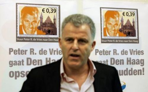 DEN HAAG - Peter R. de Vries presenteerde woensdag in Den Haag zijn visie op terrorismebestrijding. Volgens de misdaadverslaggever, die met zijn partij PRDV hoopt deel te nemen aan de eersvolgende landelijke verkiezingen, leiden veel maatregelen die Neder