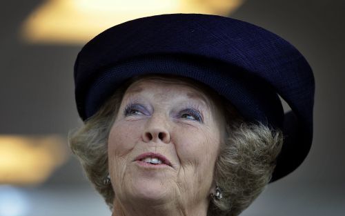 Tijdens de provinciebezoeken in het kader van haar zilveren regeringsjubileum koesterde koningin Beatrix zich in het warme onthaal. Foto ANP