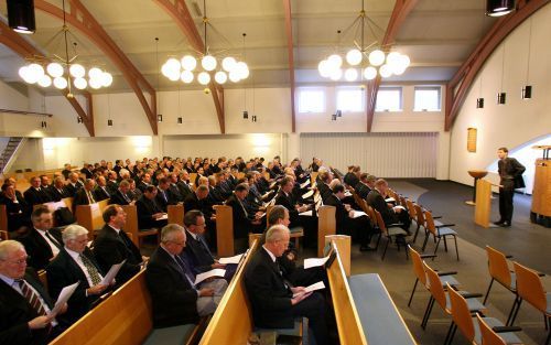 LUNTEREN â€“ De generale diaconale commissie (GDC) van de Hersteld Hervormde Kerk belegde zaterdag in Lunteren een landelijke toerustingsdag voor diakenen. De bijeenkomst trok zo’n 150 diakenen. „Er wordt gesnoeid aan de verzorgingsstaat en mensen dreigen