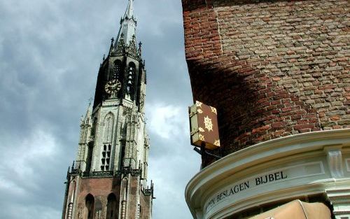 DELFT â€“ De Nieuwe Kerk in Delft wordt binnenkort voor twee jaar gesloten voor een ingrijpende renovatie. Het dak en de goten van de kerk zijn in te slechte staat. De toren van de kerk, die eigendom is van de gemeente Delft, heeft al een vernieuwingsoper