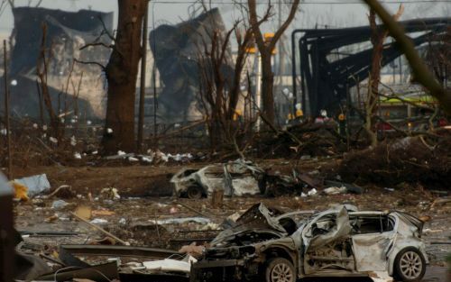 HEMEL HEMPSTEAD â€“ De ravage op het industrieterrein Hemel Hempstead bij Londen is enorm. Dat wordt zichtbaar nu de brand bij het oliedepot is geblust. De politie heeft woensdag een vrachtwagenchauffeur ondervraagd die vreest dat hij mogelijk de enorme b