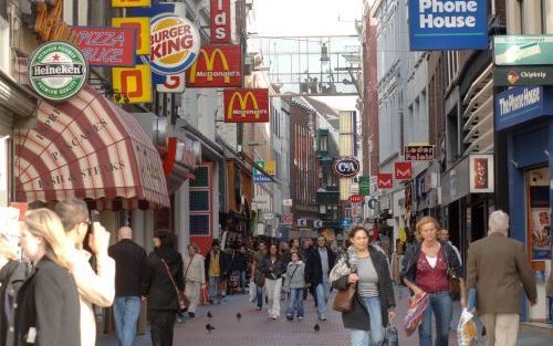 „En overal breidt de hamburgercultuur van kleffe broodjes zich uit.” Foto ANP