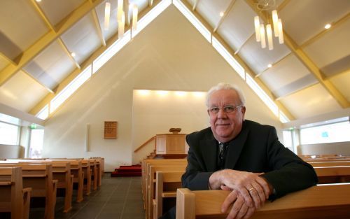 NOORDELOOS â€“ Ds. B. de Romph, predikant van de christelijke gereformeerde kerk in Noordeloos, gaat zondag met emeritaat. „De Heere weet hoe ik aan de gemeente verbonden ben. Maar nu ik 65 ben, heb ik toch gemeend plaats te moeten maken voor een ander. H