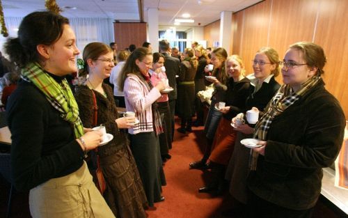 LUNTEREN â€“ Pauze tijdens het vrijdag in Lunteren gehouden congres van studentenvereniging Solidamentum. Foto RD, Anton Dommerholt