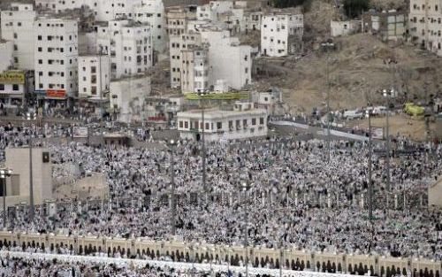 MEKKA - Hotels in de omgeving van al-Haram Sharif moskee. Een van de hotels is ingestort. Foto EPA