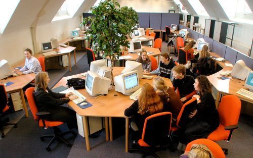 „Deelnemers blijken vaak grote moeite te hebben met de theorie van de opleiding en hebben juist erg veel waardering voor de praktijk.” Foto&#61567;RD, Henk Visscher