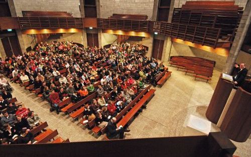 ZEIST â€“ In het kerkgebouw van de gereformeerde gemeente te Zeist had zaterdagavond de jaaropening van de Stichting Reformatorische Bezinningsavonden (SRB) plaats. Ds. G. J. van Aalst, predikant van de gereformeerde gemeente te Klaaswaal, en ds. B. Reind