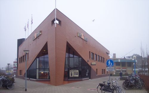 LELYSTAD â€“ Het vijf jaar oude gebouw van ING Bank in Lelystad moet dit jaar alweer tegen de vlakte. Het gebouw past niet in de plannen van de gemeente en een projectontwikkelaar om het stadshart te vernieuwen. Foto RD