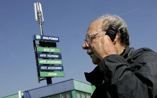 „Te weinig wordt gerealiseerd dat het gaat om de complete ”stralingssoep”. Een steeds groter wordende wolk van elektrosmog dringt overal door, in woningen, slaapkamers, kantoren, ziekenhuizen en scholen.” Foto ANP